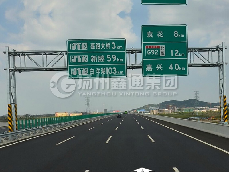 LMJ-029，桁架式標(biāo)志牌龍門(mén)架