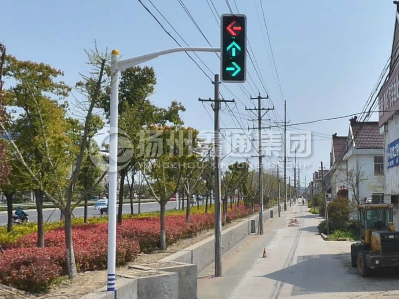 XHDG-017，單挑彎臂信號(hào)燈桿